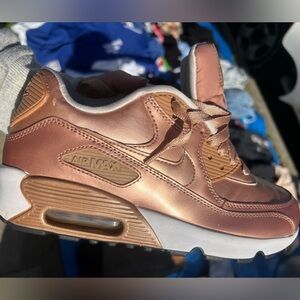 Nike Air Max Copper Sneakers Nike Air Max 90
Metallic Rose Gold